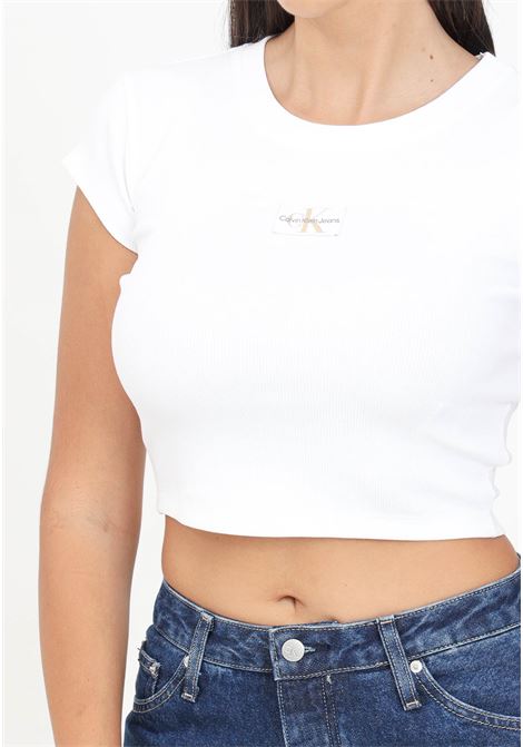T-shirt a manica corta bianca da donna con patch logo CALVIN KLEIN JEANS | J20J223552YAFYAF